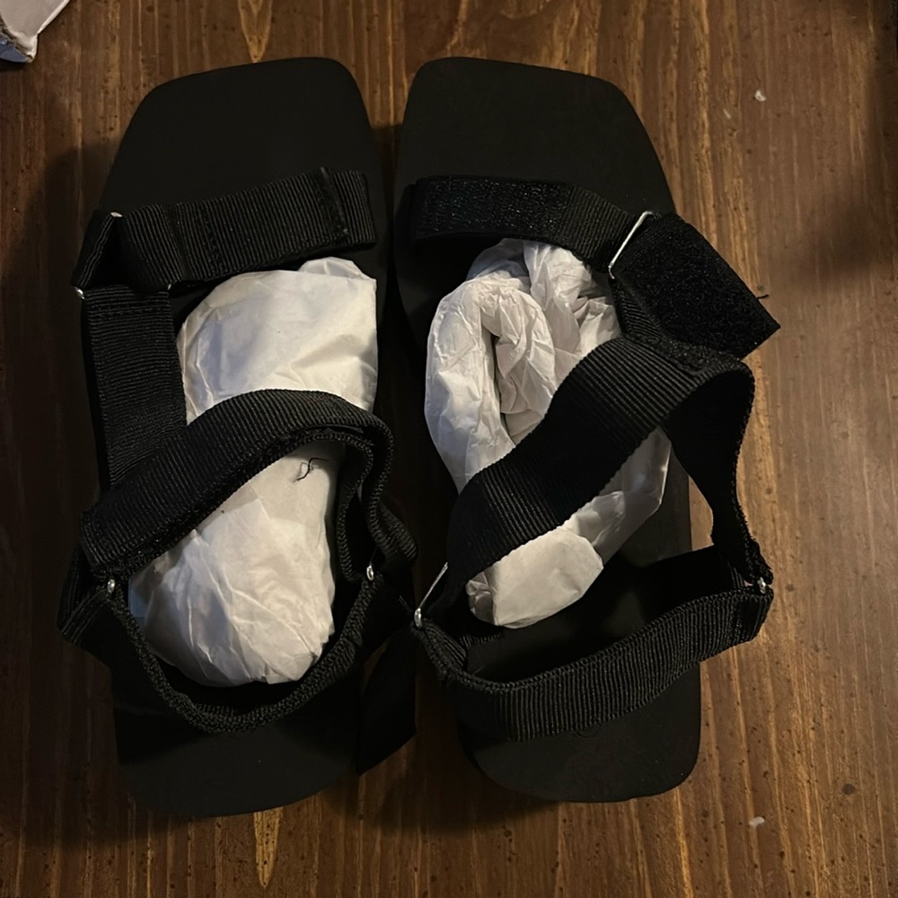 Wild dive lounge platform sandals.